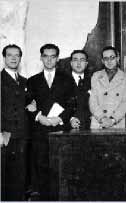 Rafael Alberti, Federico García Lorca, Juan Chabás y Mauricio Bacarisse en el Salón de actos de la Real Sociedad de Amigos del País, Sevilla, 17 de diciembre de 1927.